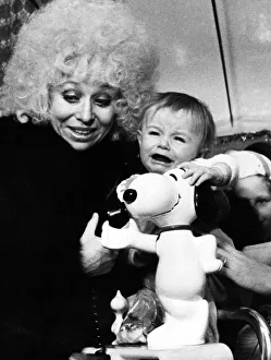 Barbara Windsor paid an early Christmas call to sick children yesterday-and bought a