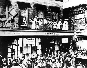 Sales Prints: Bargain hunters cram Fenwick department store at the turn of the century