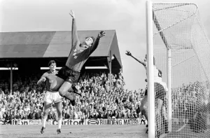 Barnsley 3 v. Bolton 0. September 1981 MF03-08-095