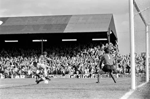 Barnsley 3 v. Bolton 0. September 1981 MF03-08-102