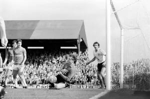 Barnsley 3 v. Bolton 0. September 1981 MF03-08-112