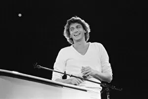 Images Dated 15th December 1981: Barry Manilow in concert at Hartford Civic Center, Hartford, Connecticut, America