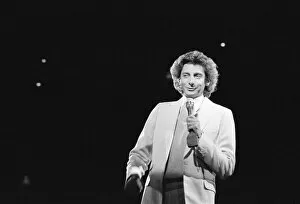 Images Dated 15th December 1981: Barry Manilow in concert at Hartford Civic Center, Hartford, Connecticut, America