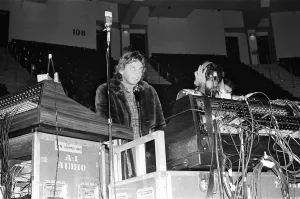 00980 Prints: Barry Manilow at the sound mixing desk in preparation for his concert at Hartford Civic