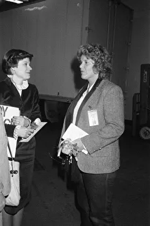 Disco Prints: Barry Manilows new girlfriend Roberta Kent at one of his concerts at Hartford Civic