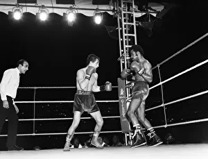 Barry McGuigan vs Eusebio Pedroza at Queens Park Rangers football stadium, Loftus Road