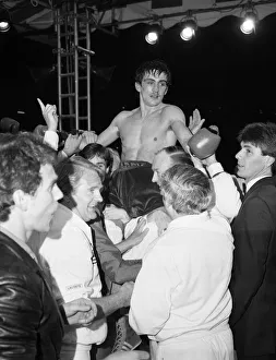 01115 Prints: Barry McGuigan vs Eusebio Pedroza at Queens Park Rangers football stadium, Loftus Road