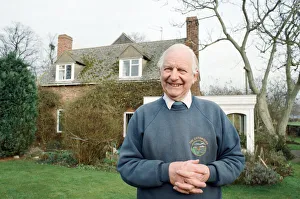 00501 Prints: Battle of Britain veteran Brian Smith at his cottage home near Evesham. 2nd February 1994