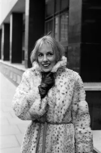 01091 Prints: BBCs Thats Life'television presenter Esther Rantzen