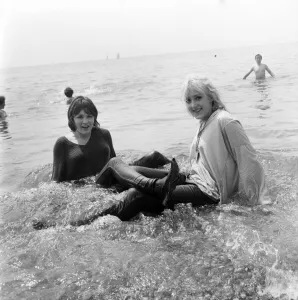 Paddling Prints: Beach scenes at Brighton. Sylvia Worsford and Margaret Kenneavy. June 1960 M4299-001