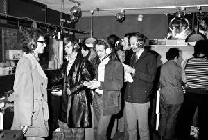 Images Dated 19th April 1975: Beat the Budget shopping spree in Tottenham Court Road, London, street of radio and Hi-fi