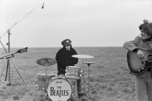 00354 Prints: Beatle left out in the cold 3rd May 1965. Stranded on a desolate Knighton