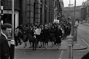 00085 Prints: Beatles fans pictured ahead of the groups Sunday Night at the London Palladium