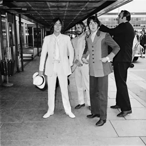 00164 Prints: Beatles files 1968 John Lennon with Paul McCartney at London airport 0n their way