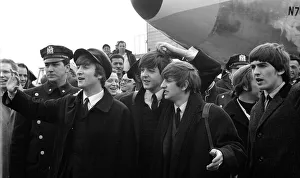 00084 Prints: Beatles l-r: John Lennon, Paul McCartney, Ringo Starr and George Harrison upon their