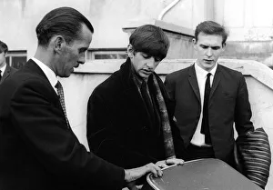 00179 Prints: The Beatles November 1963 Ringo Starr assisted with his luggage as The Beatles