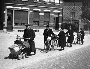 Belgium Prints: Belgian refugees fleeing the German invasion. May 1940