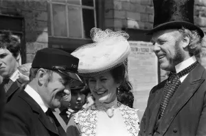 Bernard Cribbins and Dinah Sheridan on the set of The Railway Children