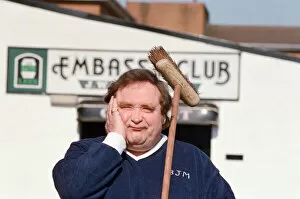 01141 Collection: Bernard Manning outside at The Embassy Club in Manchester