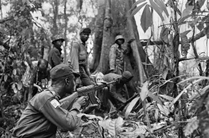 African Prints: Biafran soldiers seen here advancing towards the Nigerian army during the Biafran