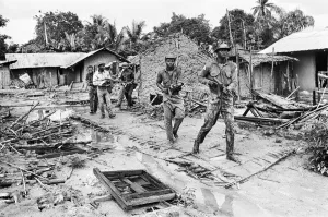 00902 Prints: Biafran soldiers seen here advancing towards the Nigerian army during the Biafran