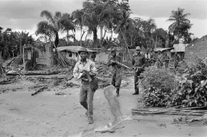 00902 Prints: Biafran soldiers seen here advancing towards the Nigerian army during the Biafran