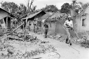 00902 Prints: Biafran soldiers seen here advancing towards the Nigerian army during the Biafran