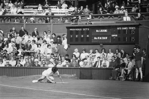Billie Jean King (USA) vs Britains Winnie Shaw during there Centre Court Women