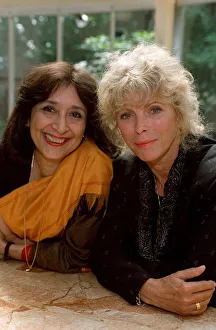 Chef Prints: BILLIE WHITELAW AND MADHUR JAFFREY - TV SERIES FIRM FRIENDS PHOTOCALL - 28 / 05 / 1992