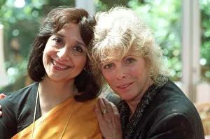 BILLIE WHITELAW AND MADHUR JAFFREY - TV SERIES FIRM FRIENDS PHOTOCALL - 28 / 05 / 1992