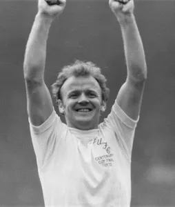 Arms Raised Prints: Billy Bremner seen here celebrating at the end of Leeds Uniteds FA Cup Final match