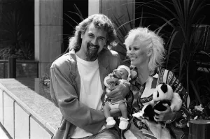 Baby Prints: Billy Connolly and Pamela Stephenson with their baby daughter Amy. 11th July 1986