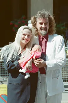 Billy Connolly, Pamela Stephenson and their new baby Scarlett Connolly. 6th August 1988