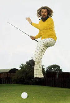 Billy Connolly playing golf September 1974 A©mirrorpix