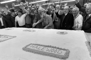 01424 Prints: Billy Hughes cuts into the monster birthday cake to celebrate Fords 25th birthday