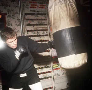 Billy Walker Boxer March 1969 Training in Battersea / punchbag / boxing