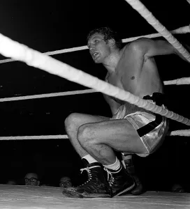 Billy Walker knocked to the ground by Eduardo Corletti 1965