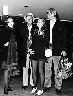 00144 Prints: Bing Crosby arrives in London with his family - August 1972 dbase MSI