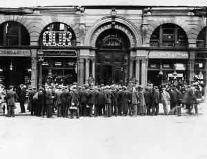 1911 Prints: Birkbeck bank suspends payment June 1911 scene outside bank