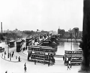 Queue Prints: Blackfriars Bridge, London. Looking north to south over the River Thames