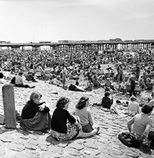 00594 Collection: Blackpool beach, the crowded beach at Blackpool central, Lancashire