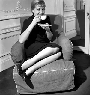 00041 Prints: Blond German actress Hildegarde Neff is spending 6 days in London