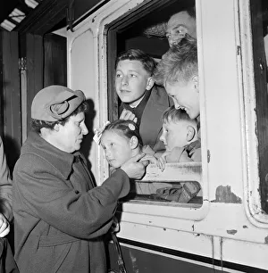 01387 Prints: A boat train carries emigrants to Australia from St Pancras to the SS Arcadia
