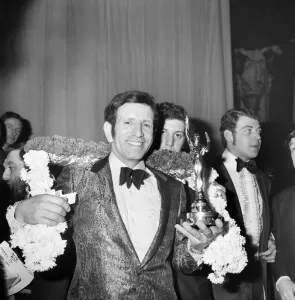 Bob Anthony who became the new world non stop singing record holder managed to continue