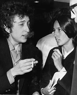 Folk Collection: Bob Dylan American Folk Singer arriving at Heathrow Airport with his Girlfriend