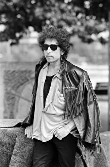 Images Dated 17th August 1986: Bob Dylan attends a photocall for their film 'Hearts of Fire'. 17th August 1986