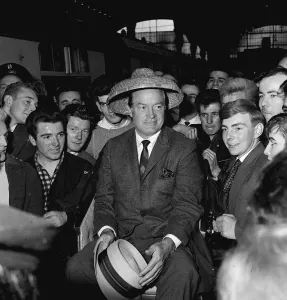 Bob Hope 1961 arrives at Paddington Station Born 29 / 05 / 1903
