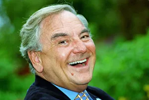 Bob Monkhouse Comedian / TV Presenter May 1998 A©mirrorpix