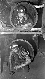 00054 Prints: Bob Nesbitt (top) and Norman Bell train in the heat and humidity chamber at Ashington