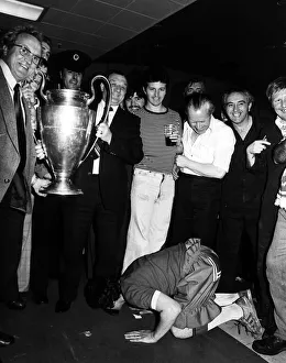Bob Paisley Liverpool manager May 1978 with the European Cup with supporters